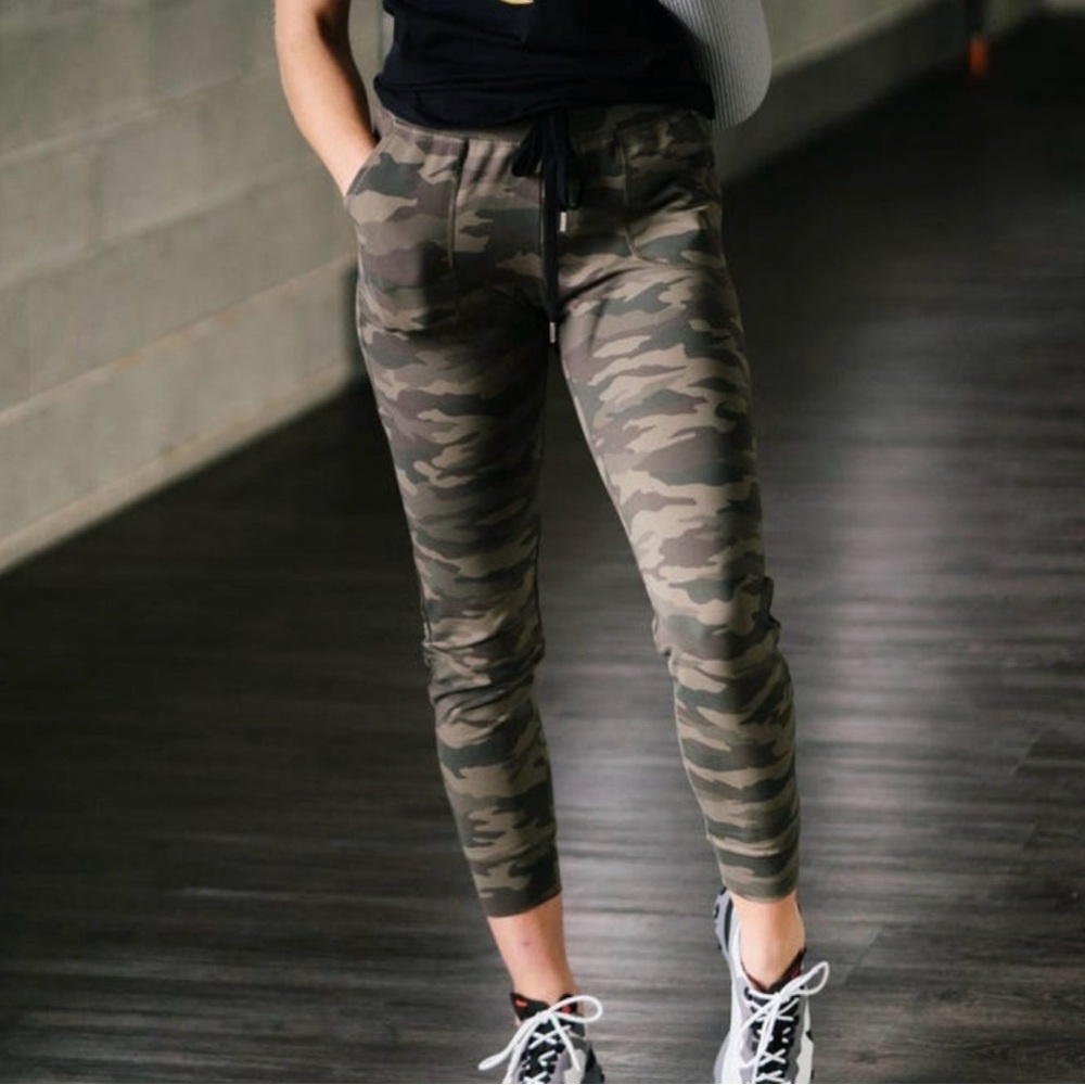 Zyia Camo Unwind Jogger Pants